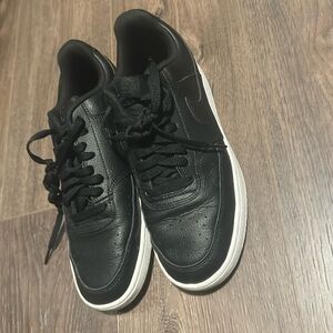 Women’s size 10 Nike low dunks